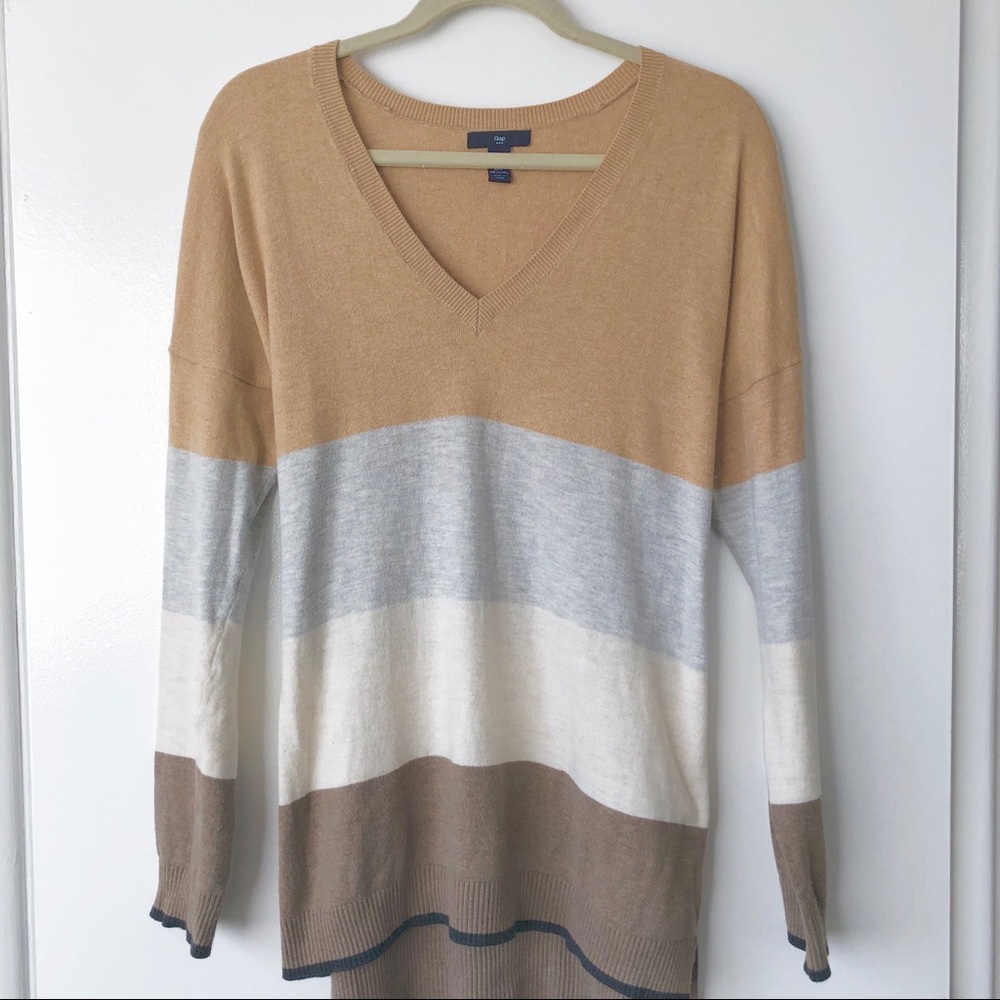GAP V-neck Color Block Sweater